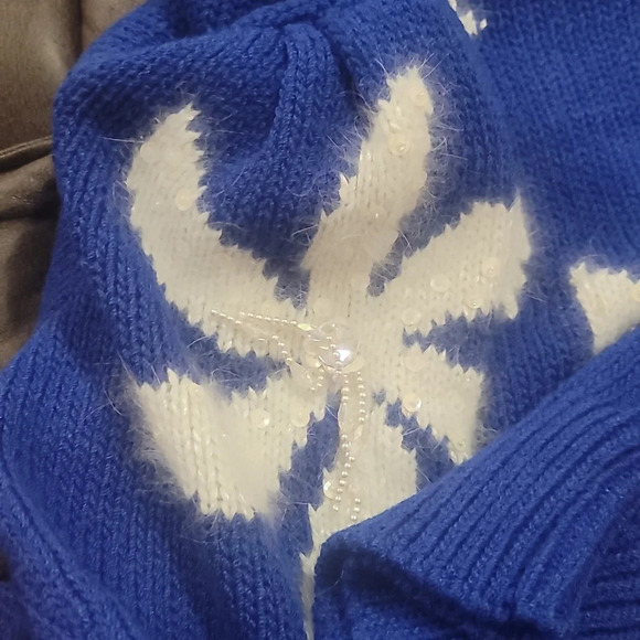 Vintage Christine blue white beaded wool angora sweater small S - Picture 5 of 9